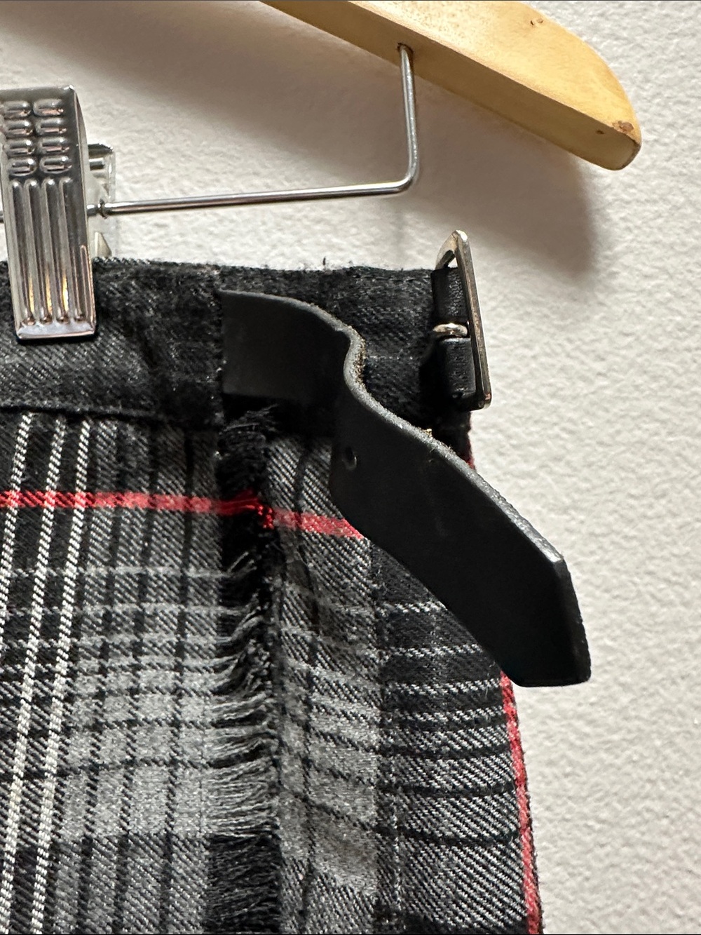 Vintage D'Allaird's Plaid Tartan Wrap Midi Skirt Buckle Pleated Fringe Size 14 - Picture 4 of 9